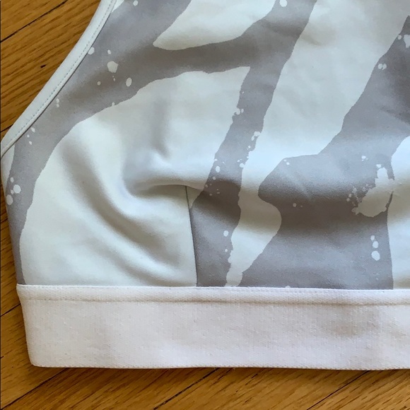 Alo Yoga Sports Bra - Picture 2 of 5